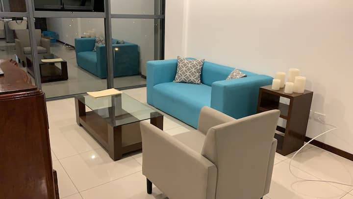 Luminoso, Confortable Y Acogedor Departamento. - ボリビア