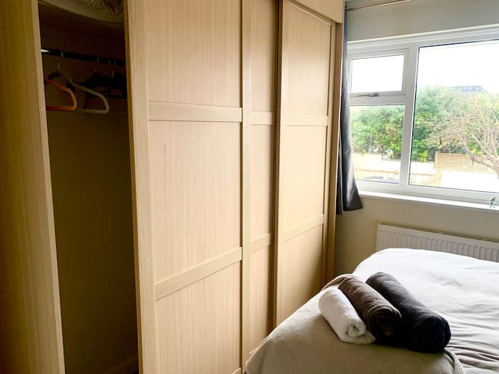 Lit 1 armoire coulissante