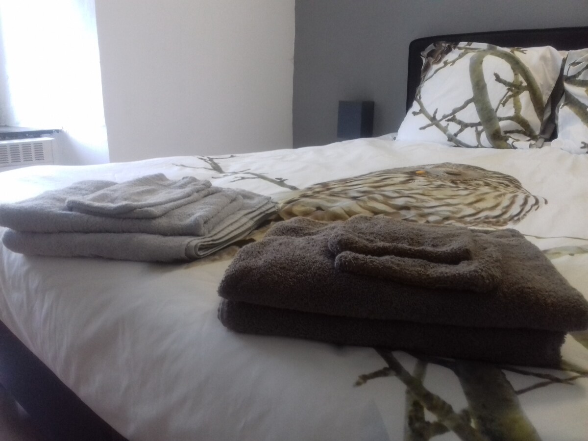 Slaapkamer eerste verdiep; 2persoonsbed 1.60 breed