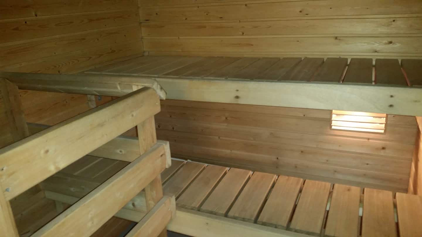 Yksiö, Jossa Sauna Ja Tilava Parveke. 5