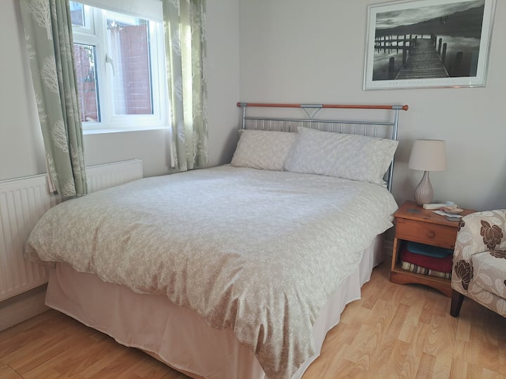 Double bedroom close to Country Park in Clive Vale Houses for Rent in