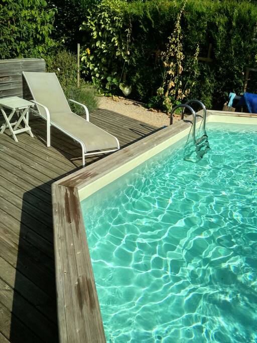 Au bord de la piscine