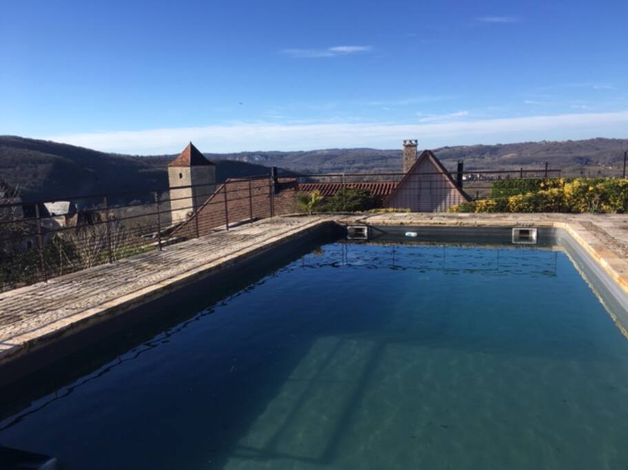 Piscine chauffée avec une vue imprenable sur le cirque de Montvalent