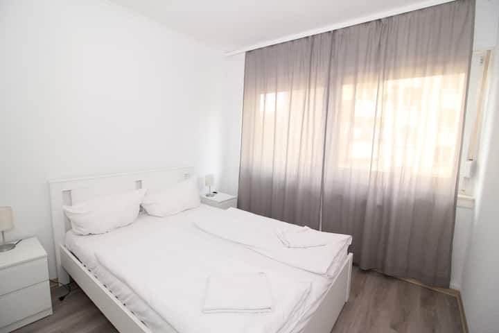 Lovely 3-Room Apartment By Metro in City Center