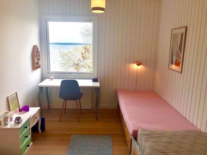 غرفة النوم 3، بسريرين فرديين (2 × 90 سم).