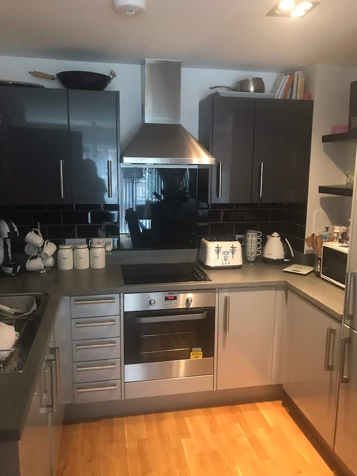 Beautiful Room in Gated Luxury Apt Apartments for Rent in Basildon