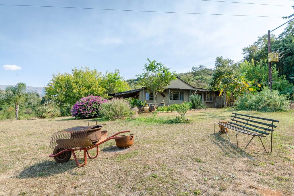 Wheelbarrow braai in the large, fenced garden