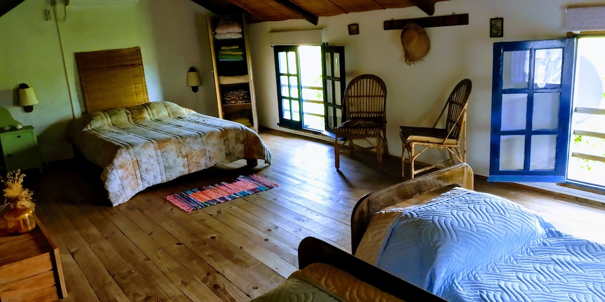 Planta Alta. 1 Cama matrimonial. 2 camas 1 plaza.