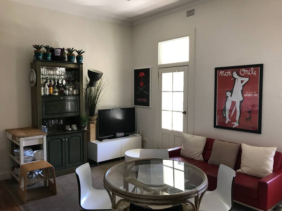 Lounge
TV with Wii, XBox 360 Chrome Cast
Kids toys