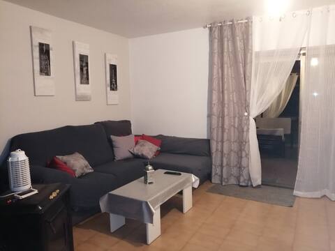 Anuncio de Airbnb popular: Duplex, garden, barbecue, tree house en Águilas