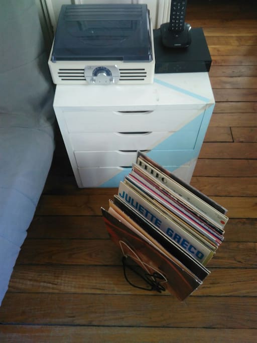 Ecoutez des vinyles de Piaf sur la Butte Montmartre !