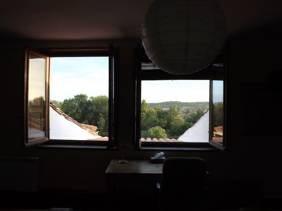 Vistas desde la cama en verano.