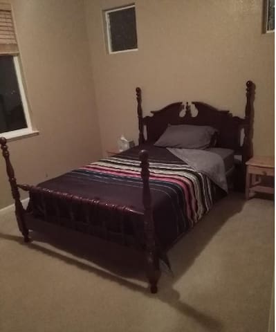 Colonial bedroom