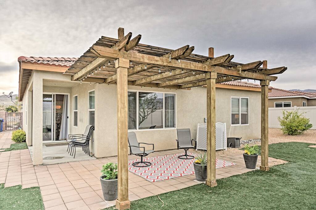 Enjoy the peaceful surroundings as you reconnect with loves ones!