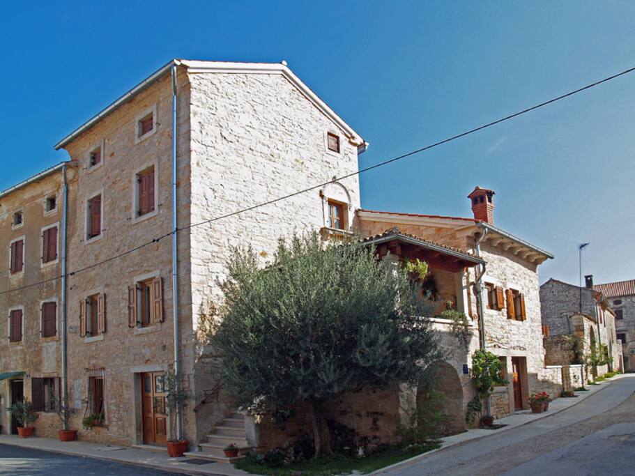 External view 1