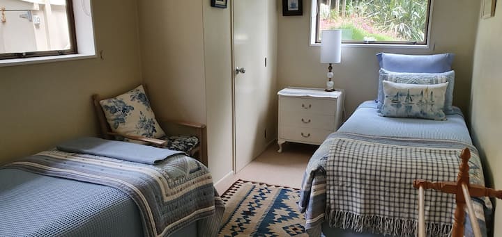 Двокреветна соба (спална соба 3 на горниот кат)