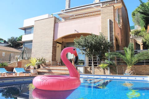 villa with an ocean view in Calella.