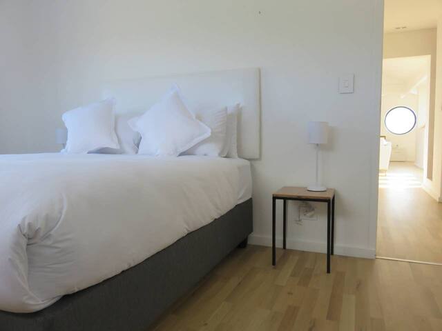 Cape white villa – Family & Friends suite gallery image 3