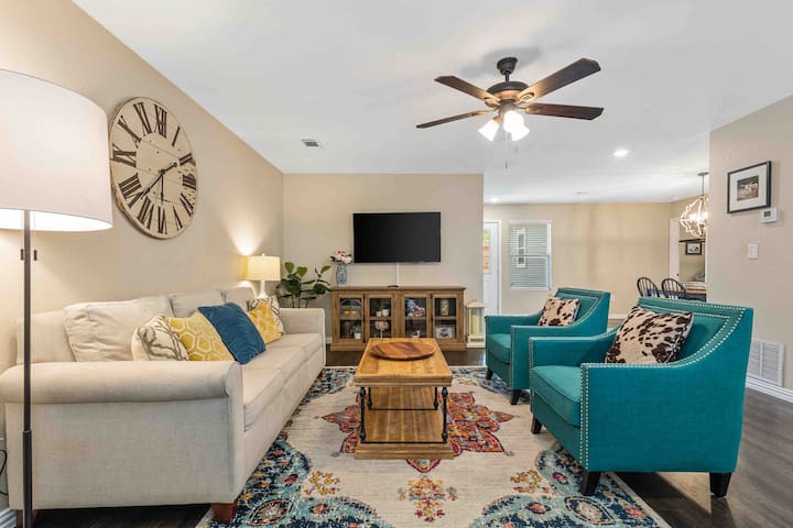 Spacious 4BR Family Home • Near TCU & Southside