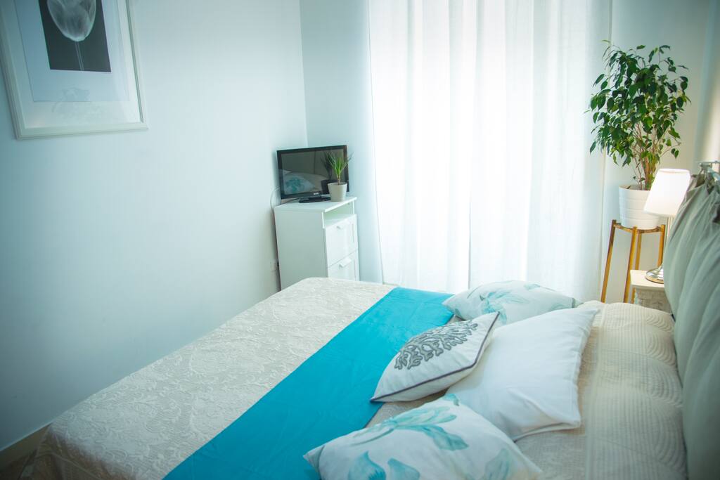 BEDROOM 2