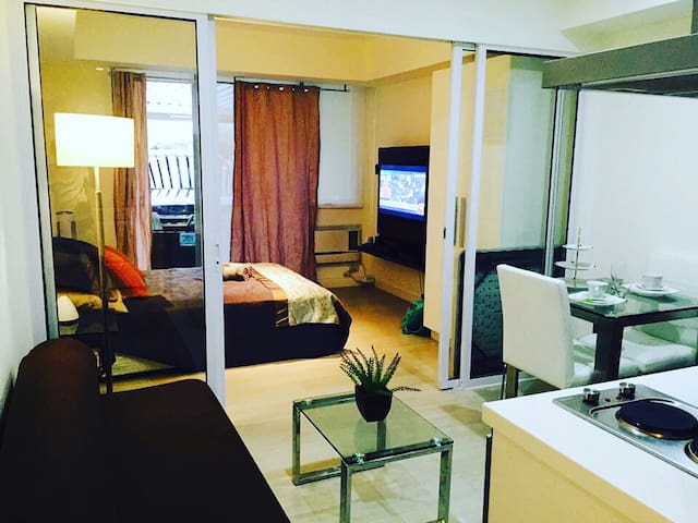 Near Airport! Spacious AZURE 1BR unit w/ carport