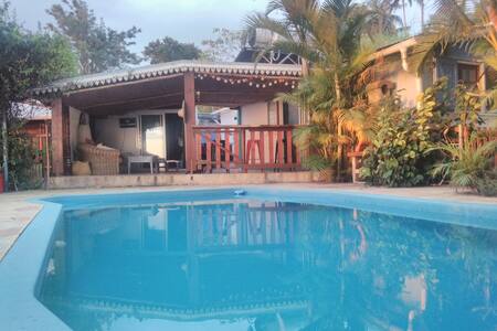 Studio vue mer et montagne avec piscine