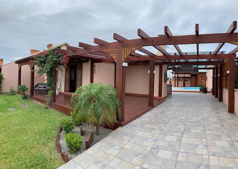 House 200 meters from the Sea | Pool, Deck and Barbecue