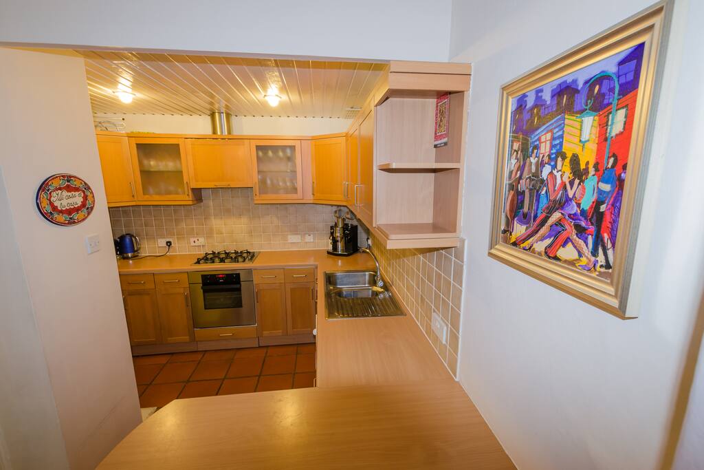 Kitchen with breakfast bar