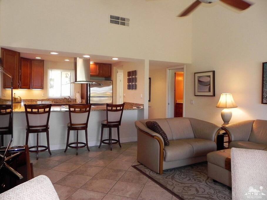 Main room & Kitchen