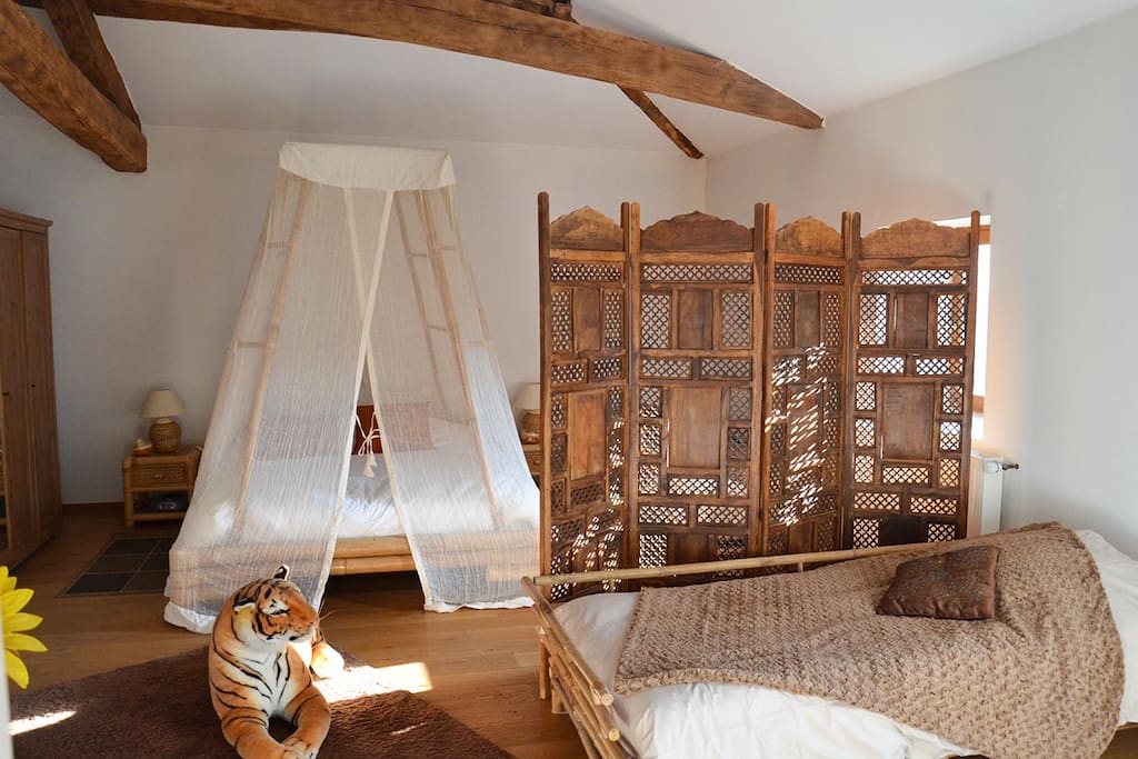 Chambre 1 lit double et 2 lits simples