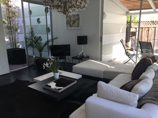 Luxurious Contemporary Design Palo Alto/ Stanford gallery image 4