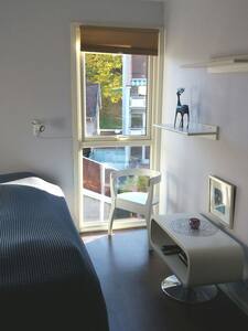 Nice room - walk to City center