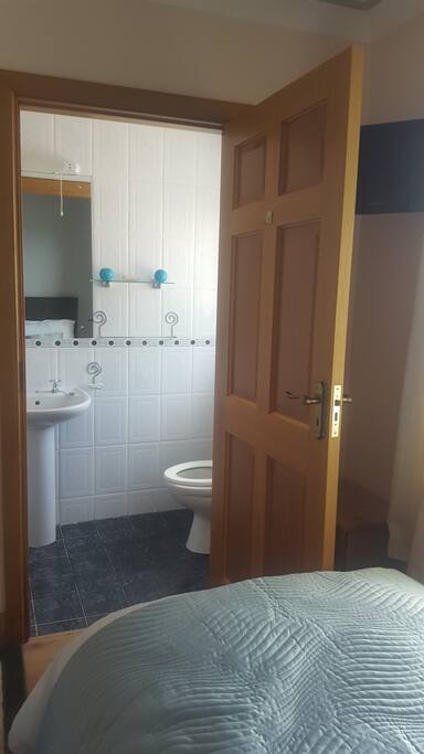 Twin Bedroom with Ensuite