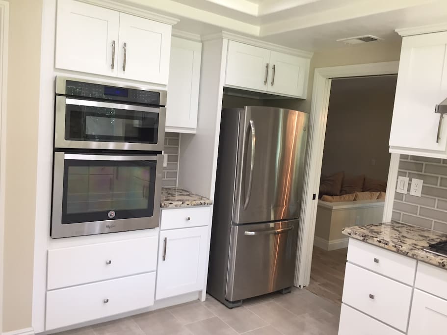 Large size Microwave, brand new Oven.