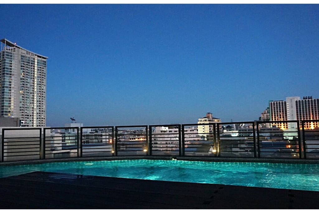 *Private Condo* WIFI / Kingbed / Pool / Gym -- only 3 minute to MRT! -- Amazing view from rooftop pool