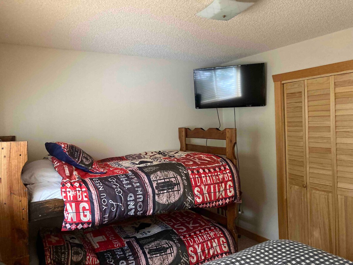 Двокреветни кревети (погодни за деца) 