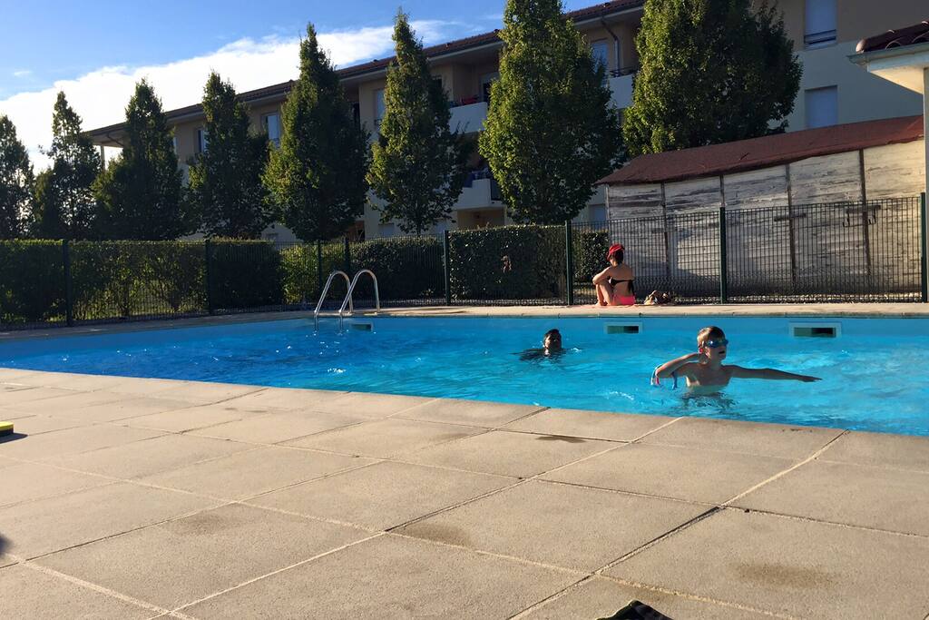 Piscine de la résidence :)