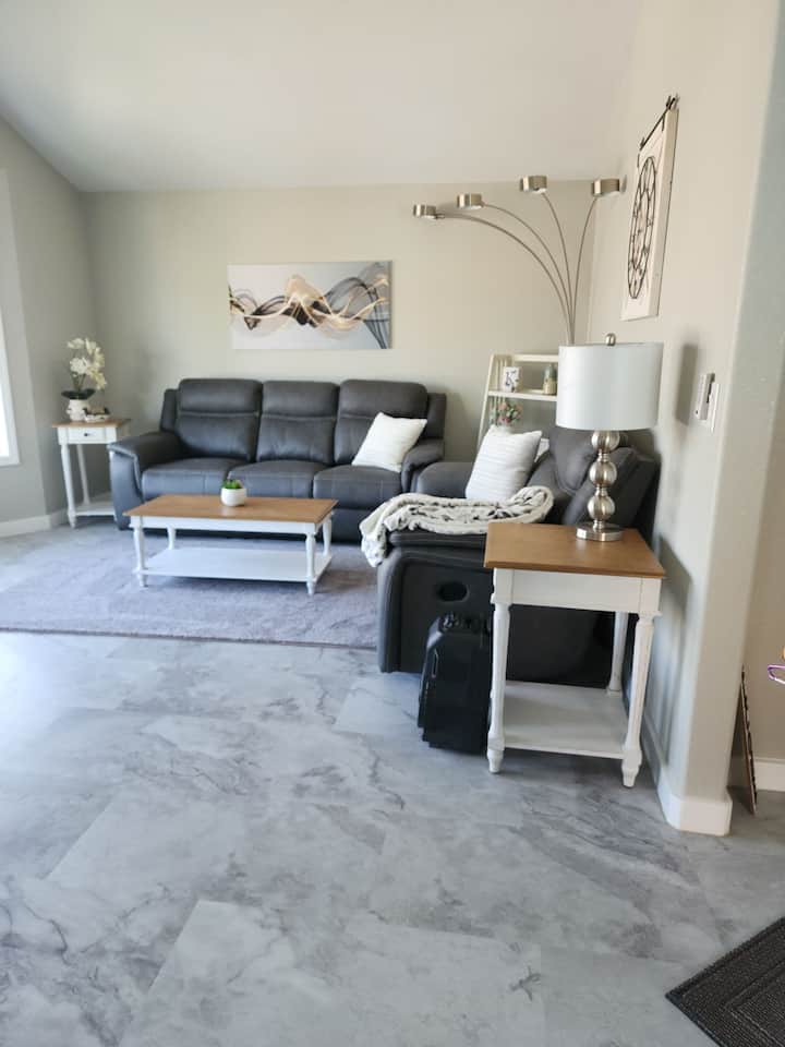 #2 Keppel's Kottage 
Relaxing Spacious Home - Anchorage, AK