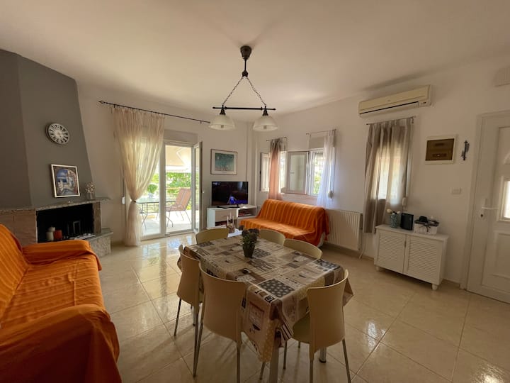 Modern 2nd-Floor Apt in Skala Potamias
