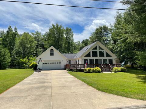 Spacious Higgins Cottage
