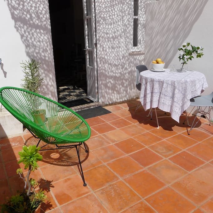 in front of kitchen/living room, terrace for easy lunch