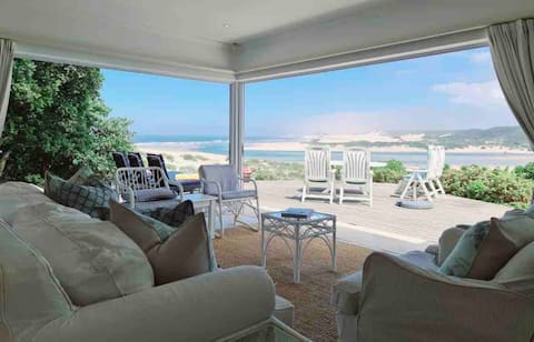 Tommo's Deck: unique views & beach access