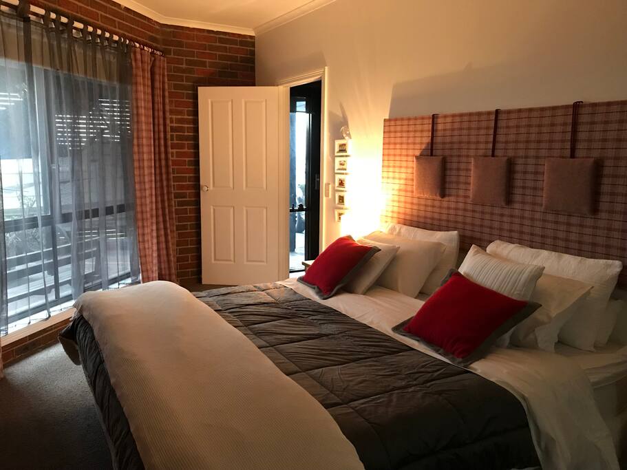 Bedroom with king size bed (can be separated into two singles) and ensuite