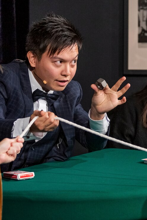 Show full-screen, host-provided image