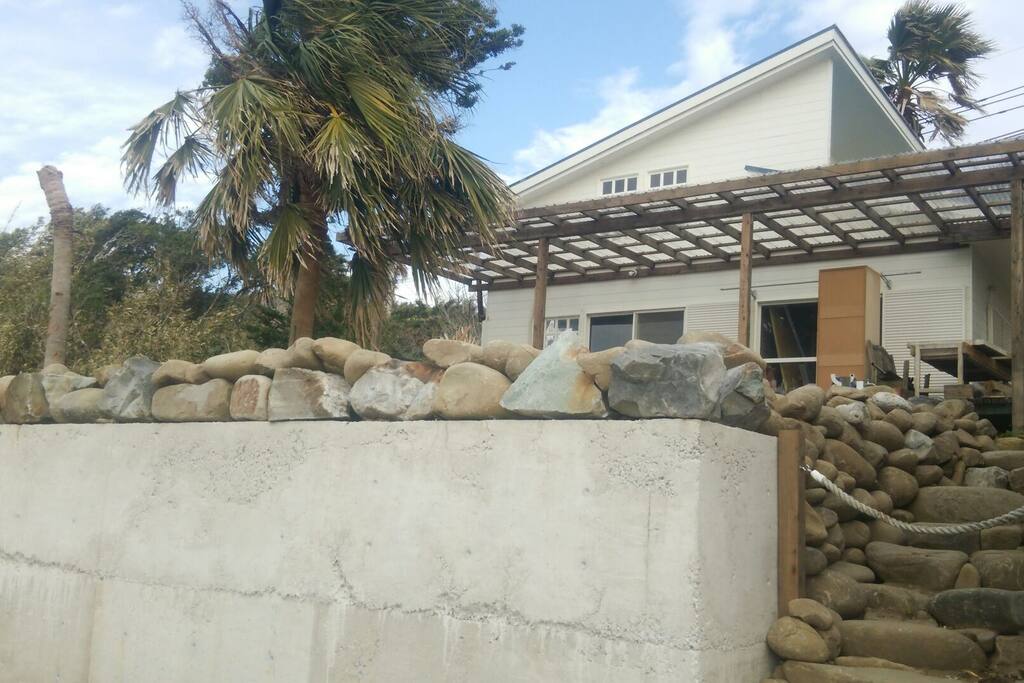 海側から見たguesthouse