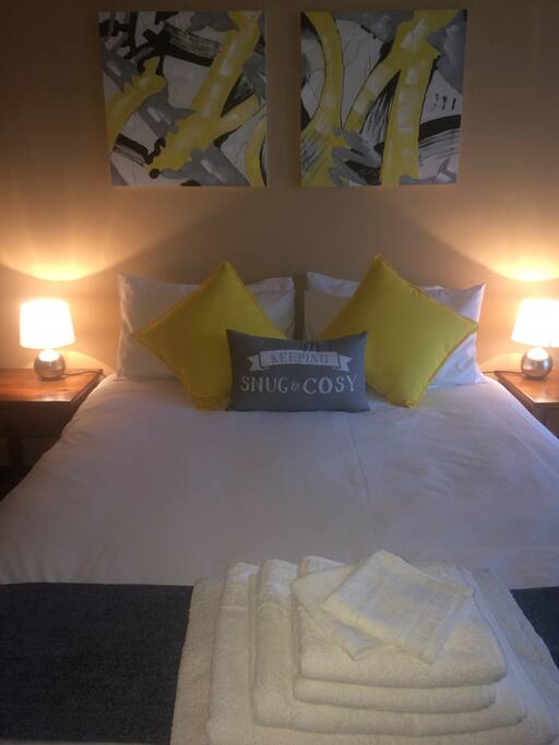 2nd Bedroom, Queen Size Bed, TV