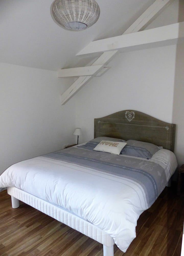 El primer dormitorio.
Dormitorio Camille, cama de 160 x 200 cm