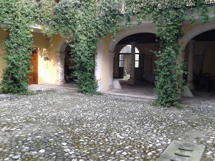 Cortile/Courtyard
