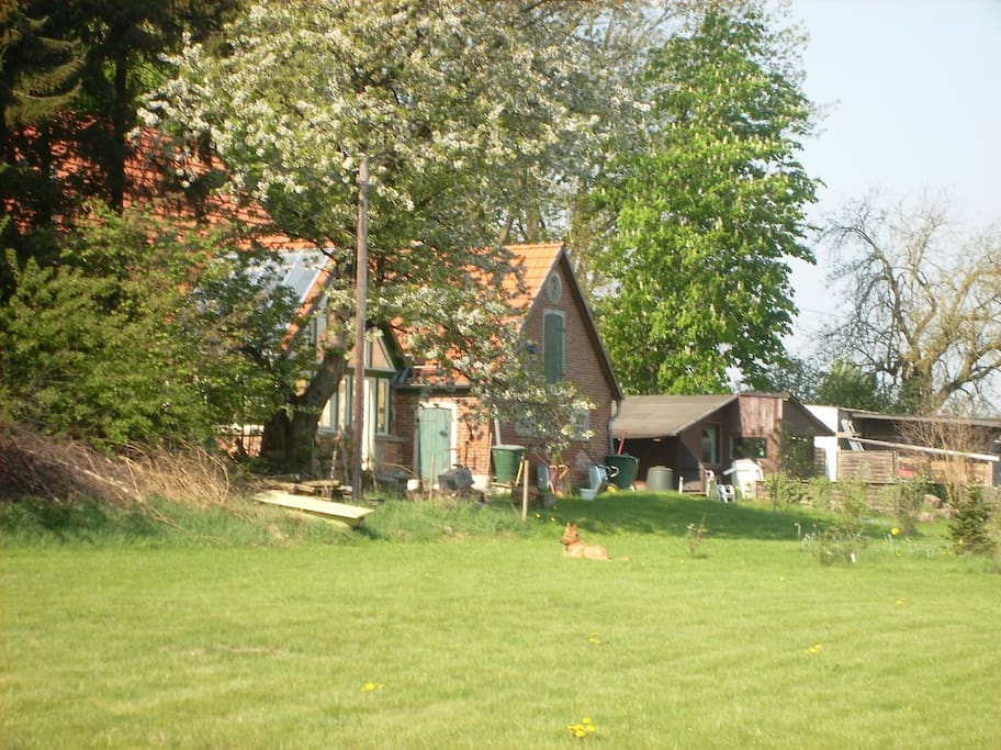 Das Haupthaus mit der Sommerfrische dahinter