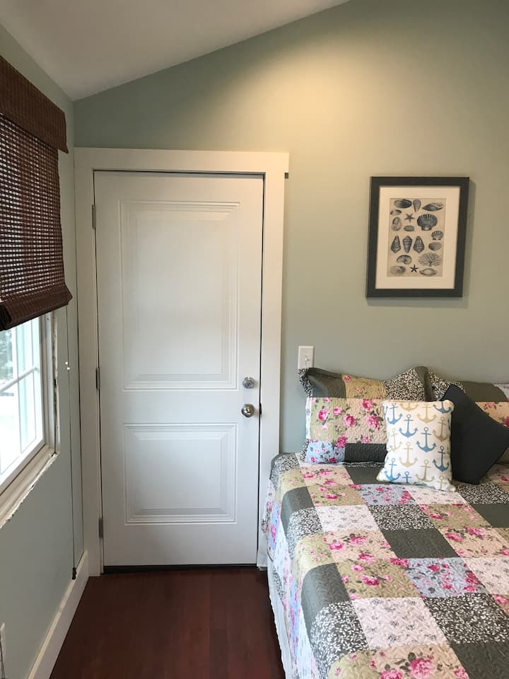 Slaapkamer met groot bed